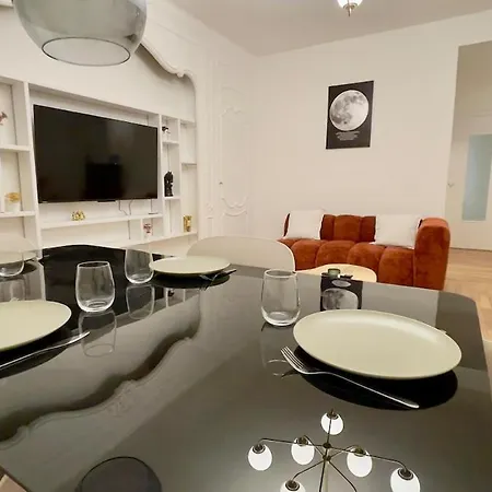 Le Richebourg - Place Wilson, Centre