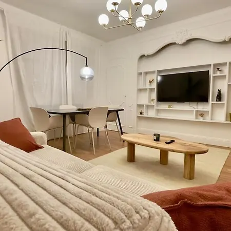 Le Richebourg - Place Wilson, Centre Apartment