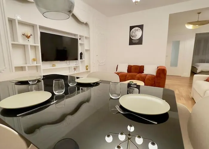 Le Richebourg - Place Wilson, Centre