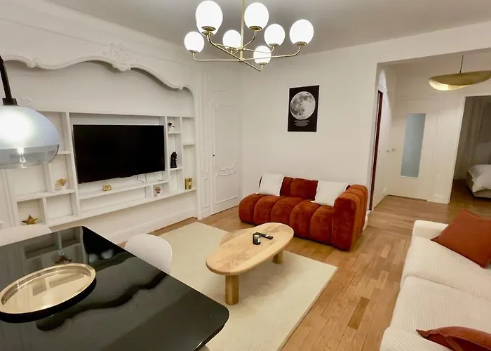 Le Richebourg - Place Wilson, Centre *